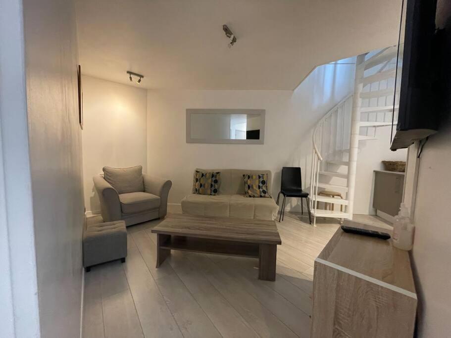 Duplex Situe Dans Le Centre De St Valery En Caux Apartment *